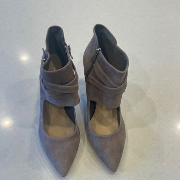 BCBG generation women’s shoes size 9.5 excellent condition neutral color pretty - Picture 1 of 9